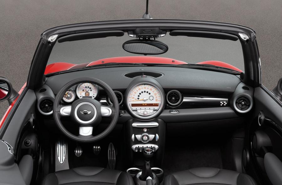  Mini Cooper JCW Cabrio 2009 года  (фото 2 из 40)